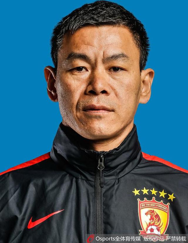 对方支支吾吾的说道：大小姐……那匹马，是先生花了八百多万美元从土库曼斯坦买回来的，是真正意义上的汗血宝马，就这么杀了的话会不会太草率了……宗秋华冷声道：我让你杀你就杀，驯服不了的马就算是再好我也不要。